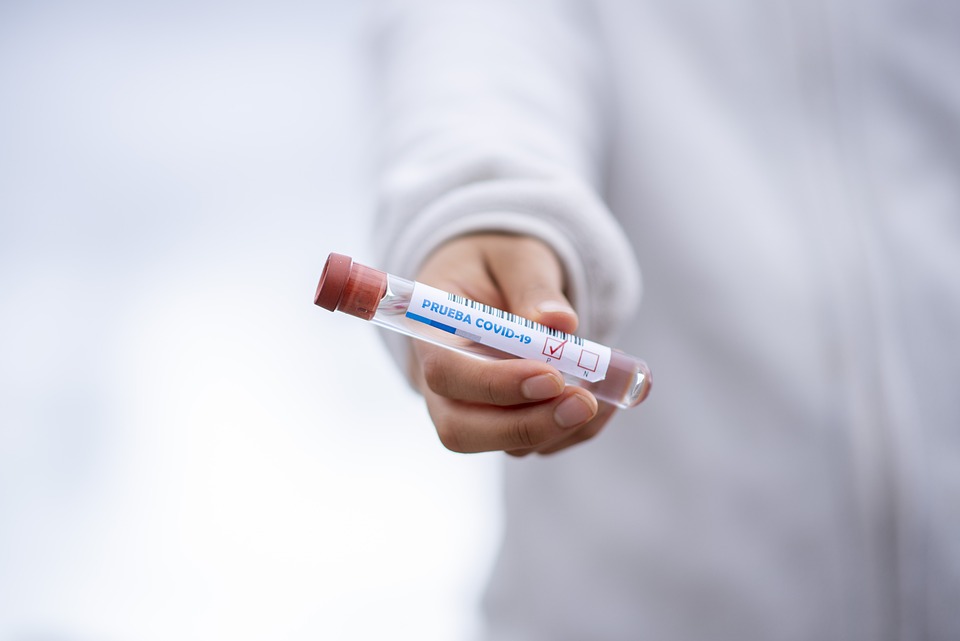 Who should be treated with insulin?