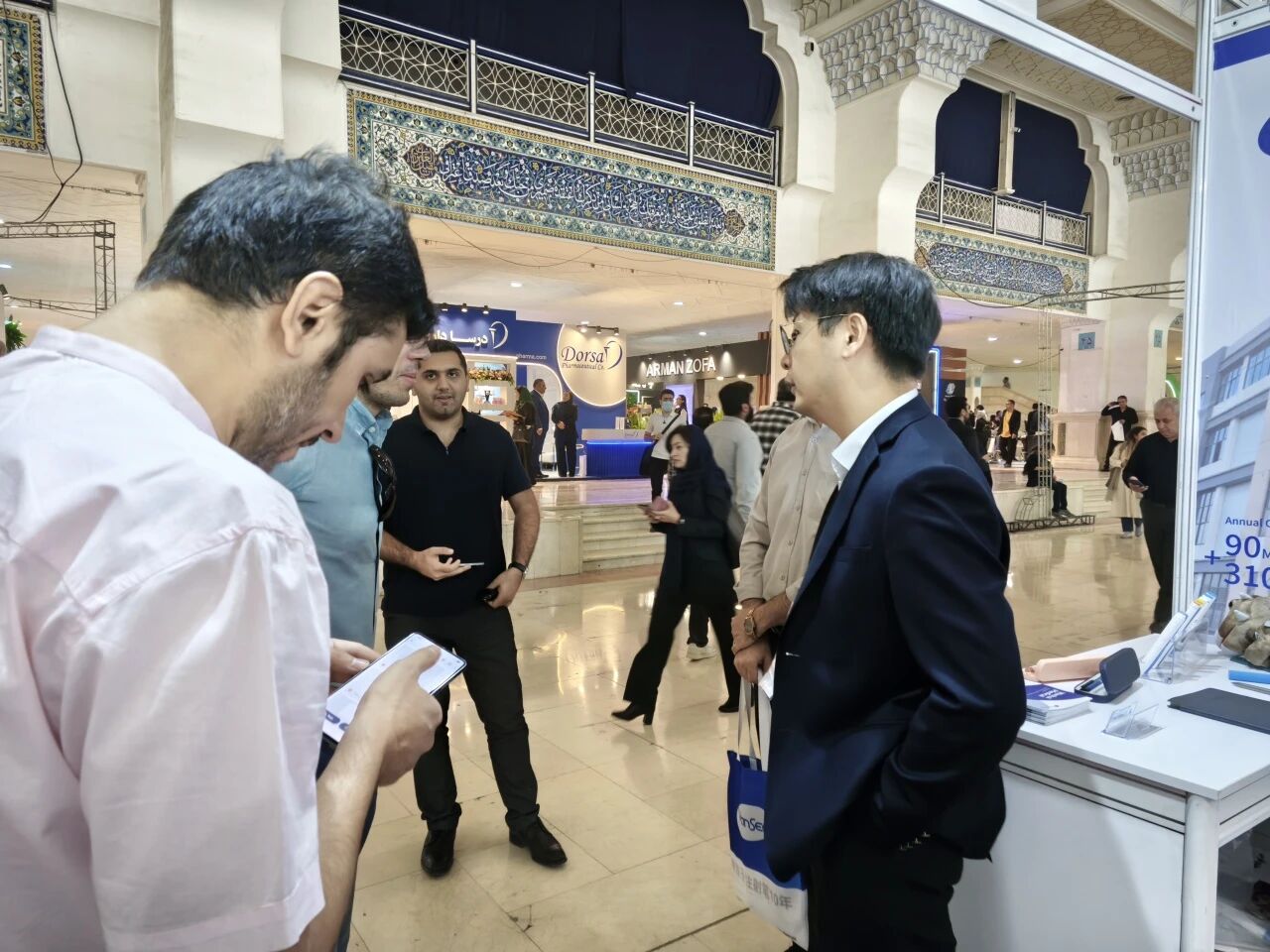Iran-pharma-show-04.jpg